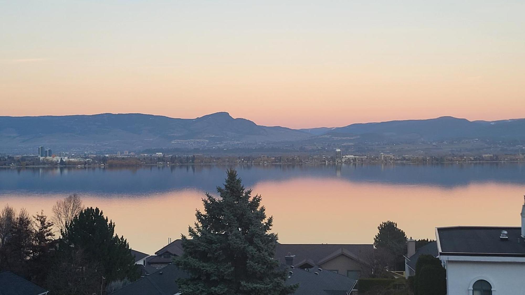 Lakeview Oasis Bed And Breakfast West Kelowna Екстериор снимка